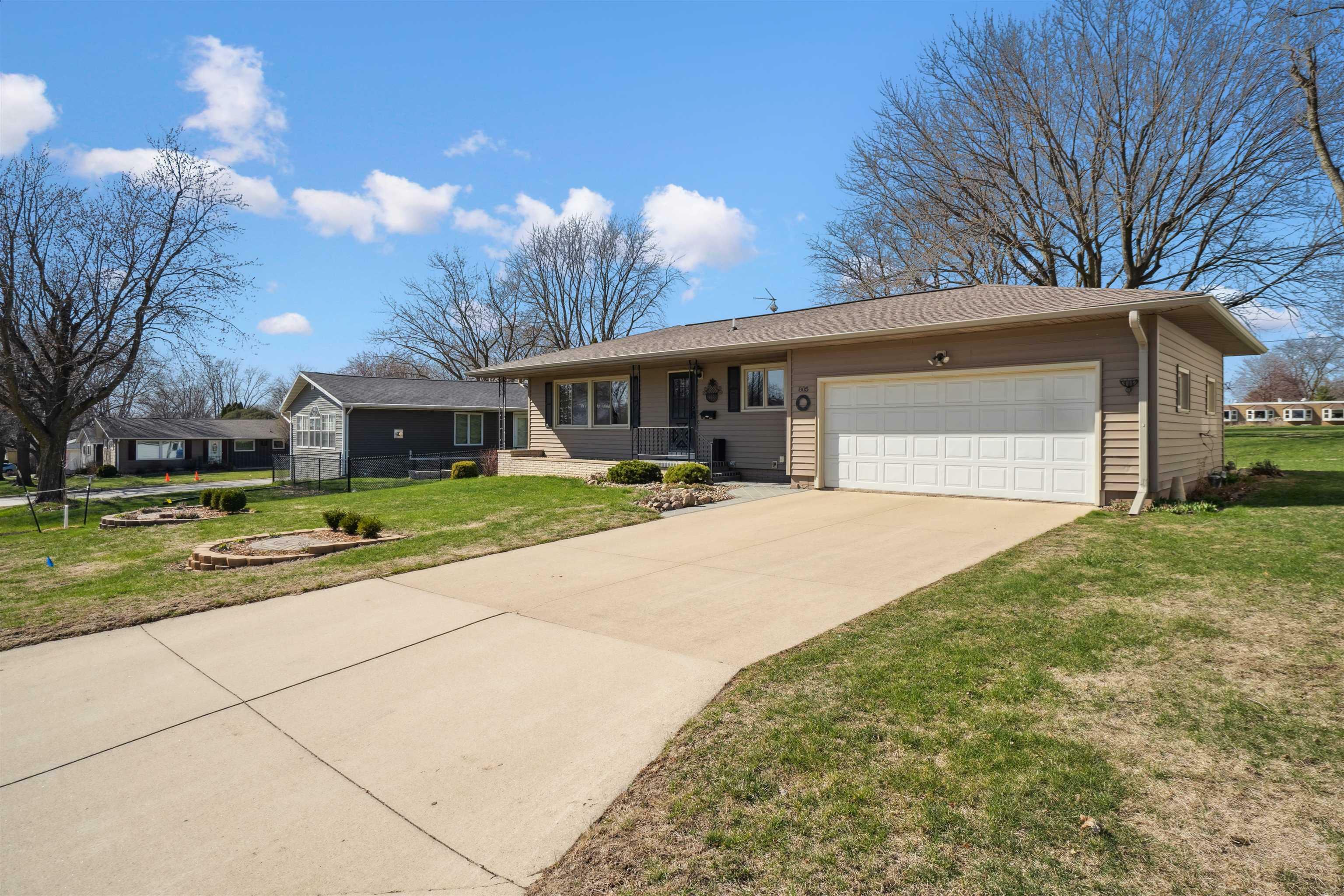 Property Photo: 805 7th Street SE IA 50662