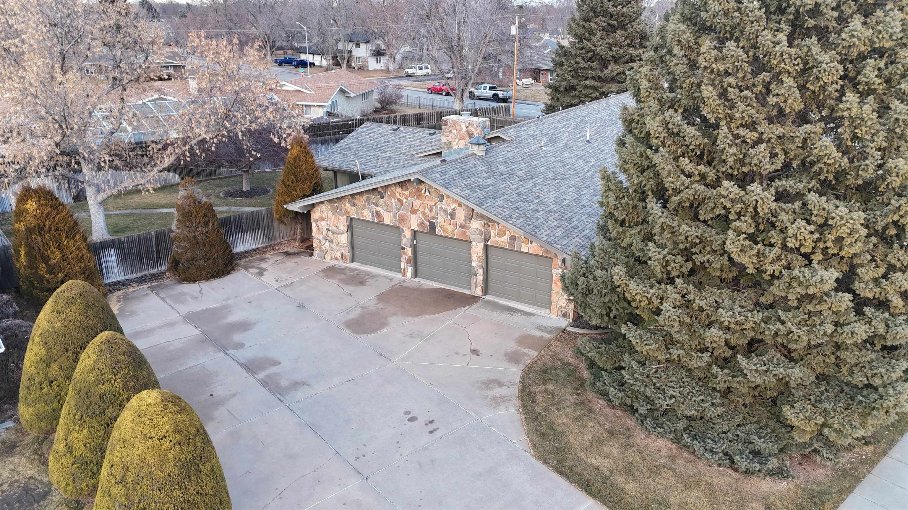 Property Photo: 2001 Sunset Dr. NE 69101
