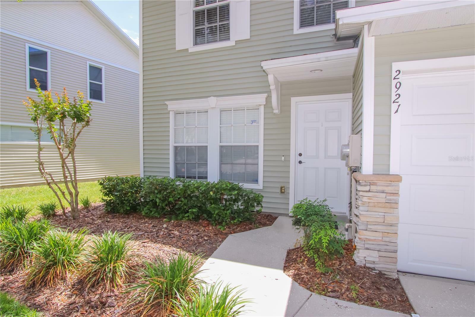 Property Photo:  2921 Amber Oak Drive  FL 33594 