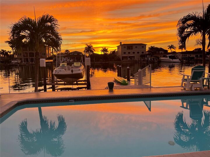 Property Photo:  533 Lillian Drive  FL 33708 