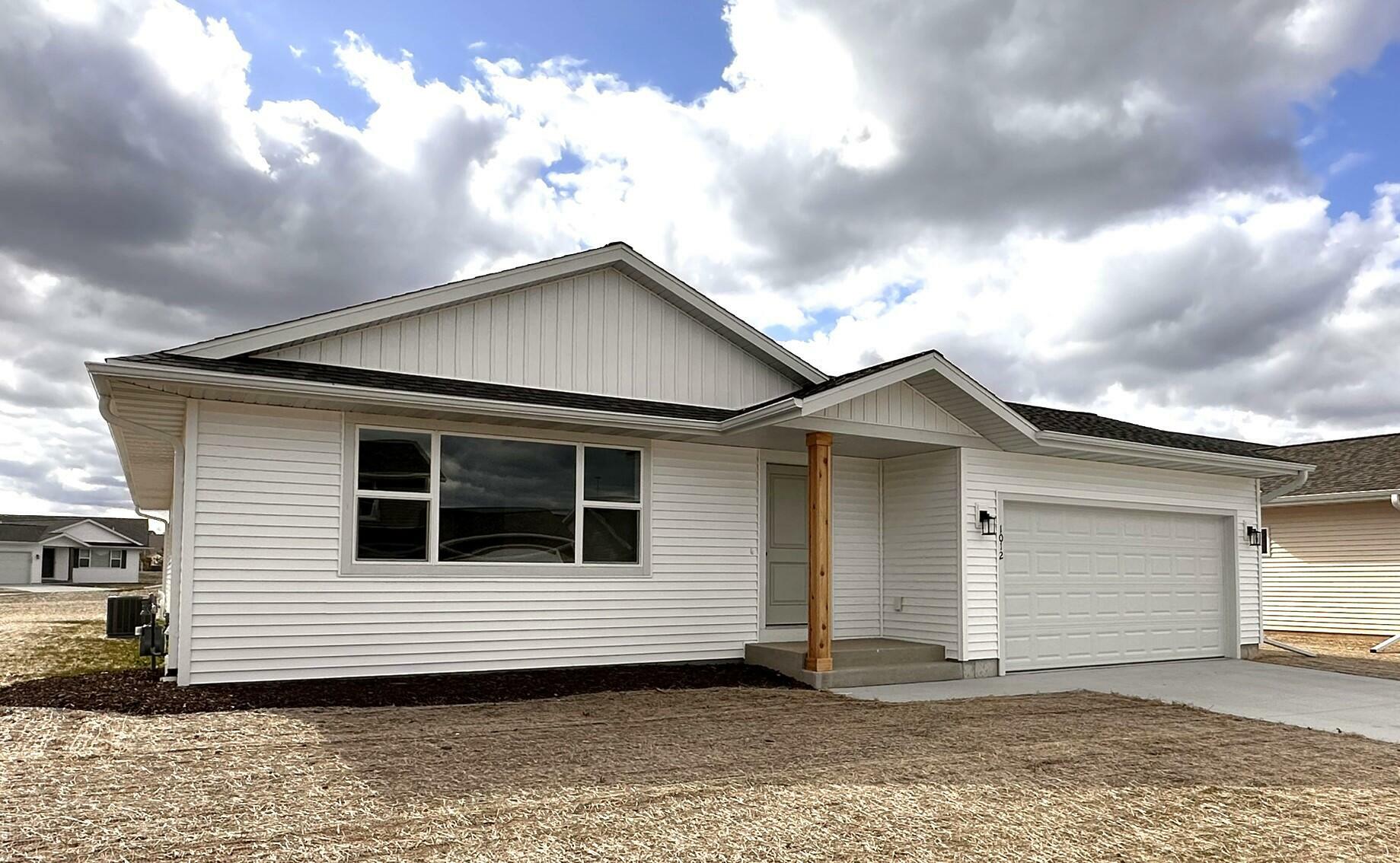 Property Photo: 1012 McNish Ct WI 53085