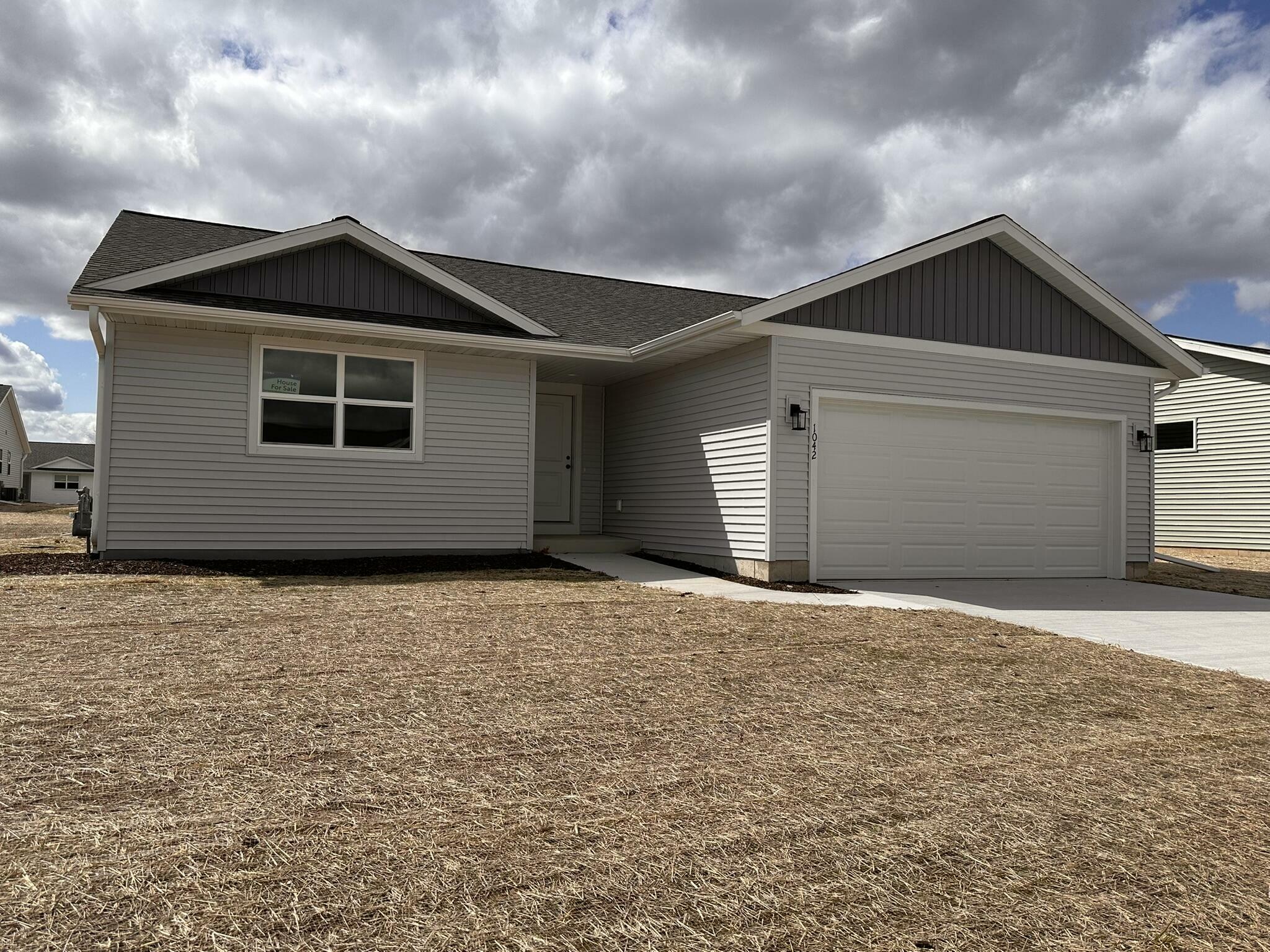 Property Photo: 1042 McNish Ct WI 53085