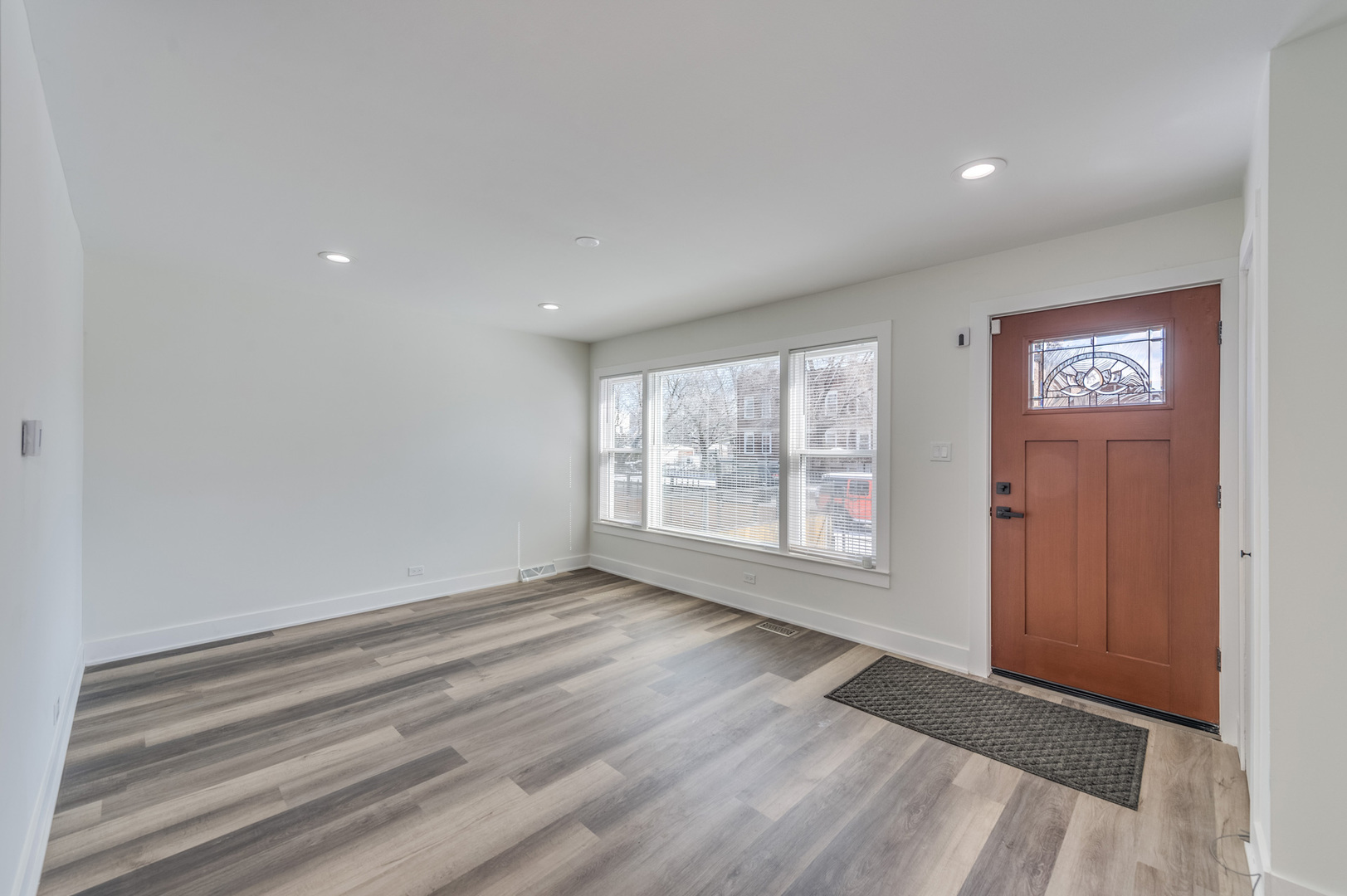 Property Photo: 420 N Hamlin Avenue IL 60624