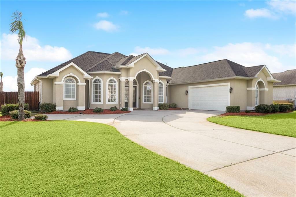 Property Photo:  1841 E Squirewood Drive  LA 70058 