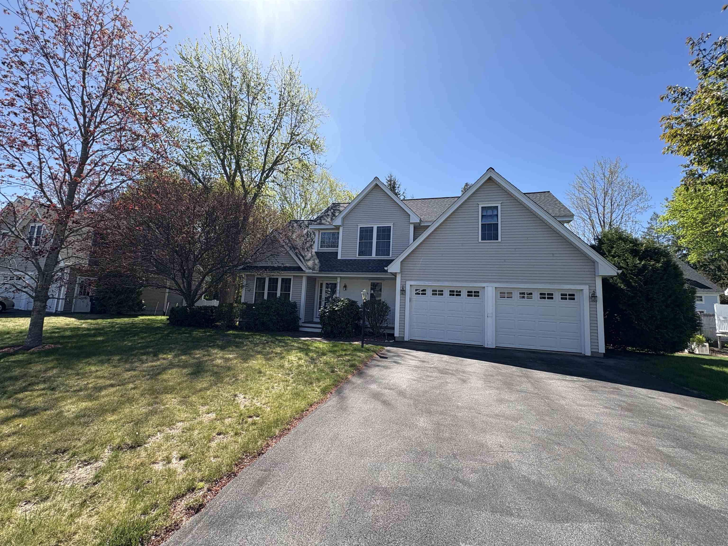 Property Photo: 6 Smithfield Terrace NH 03064