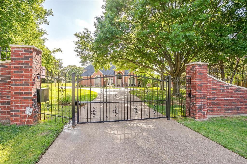 Photo de la propriété:  125 N Creekwood Drive  TX 76063 