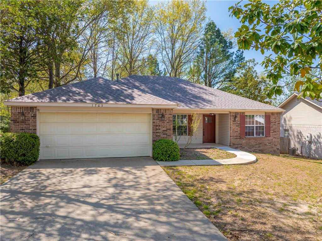 Property Photo:  1765 Oxford Place  AR 72764 