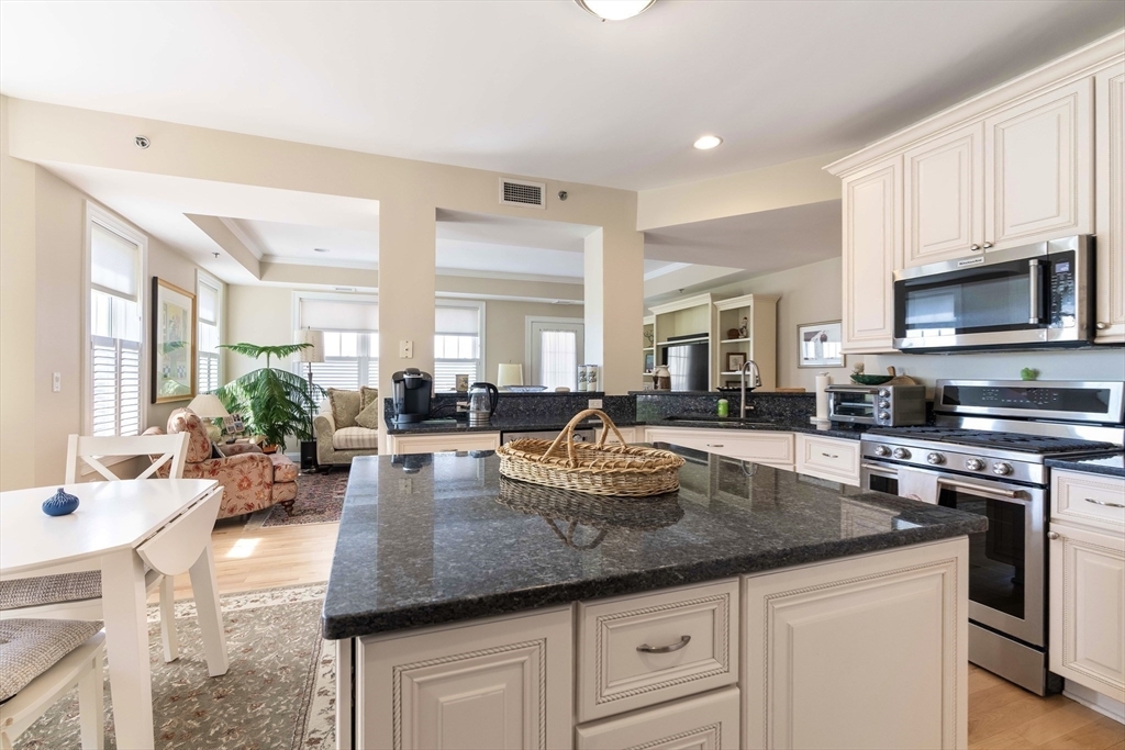 Property Photo:  71 Starboard Dr 170  RI 02878 