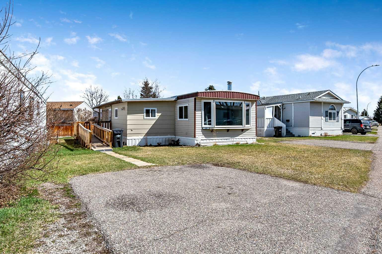 Property Photo: 106 Home Bay SE AB T1V 1J7
