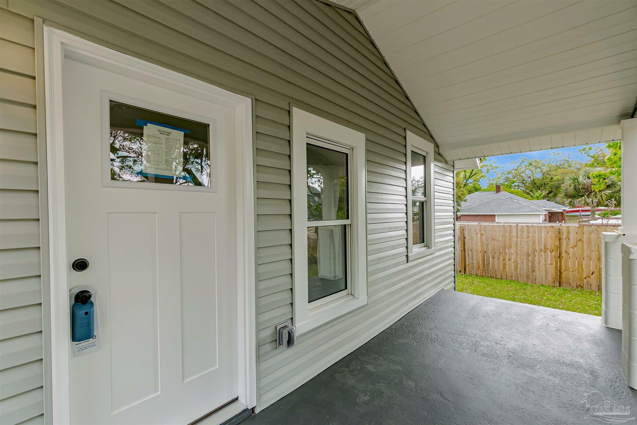 Property Photo: 214 Thayer Ave FL 32507