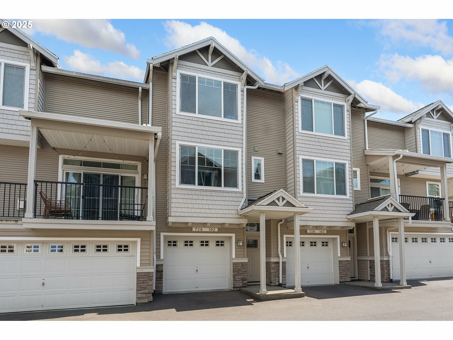 Property Photo: 726 NW 118th Ave 102 OR 97229