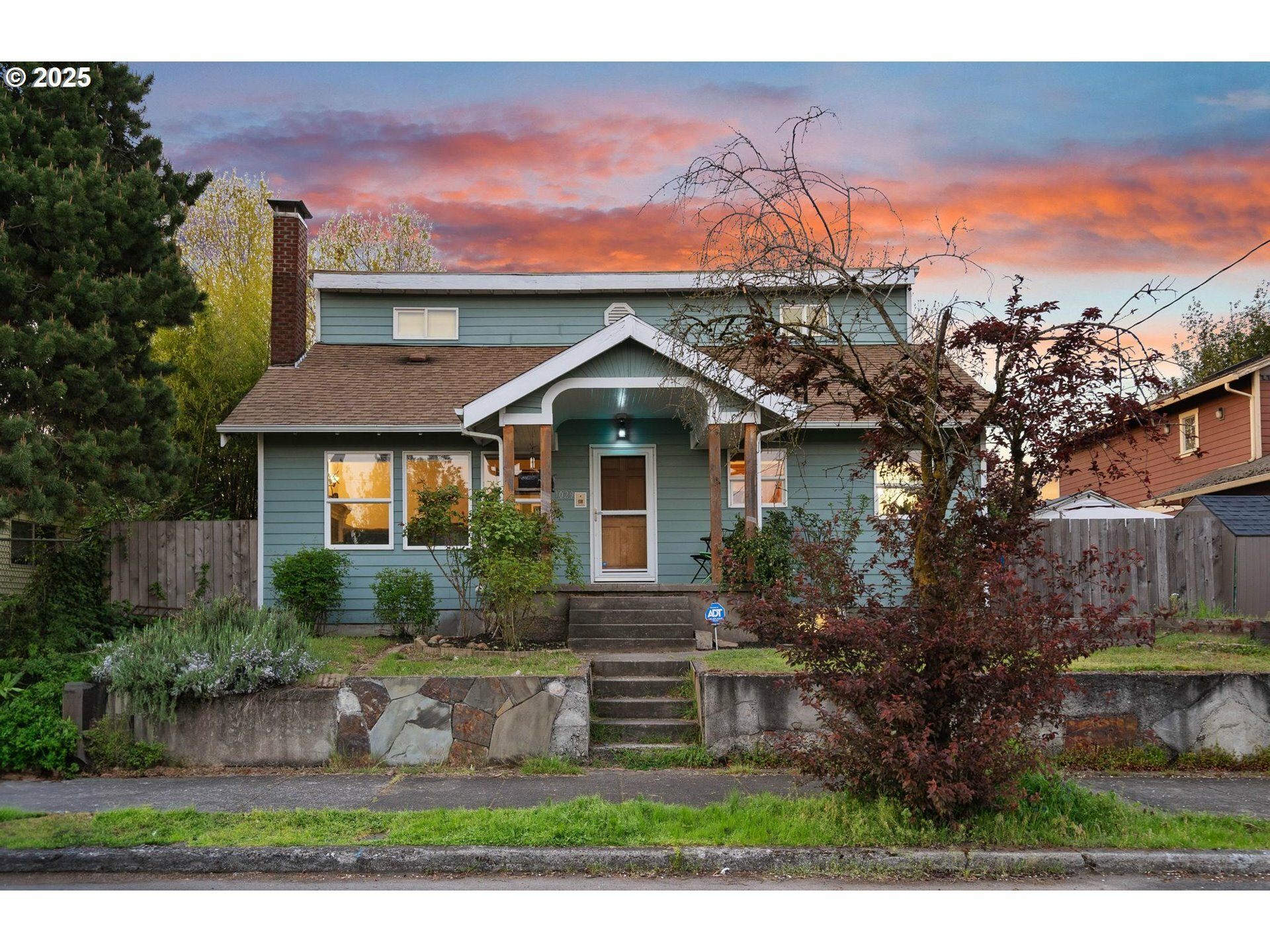 Property Photo: 1029 N Buffalo St OR 97217