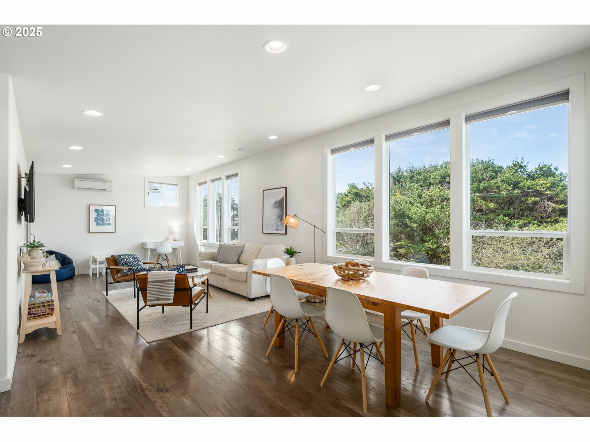 Property Photo: 26105 Beach Dr OR 97136