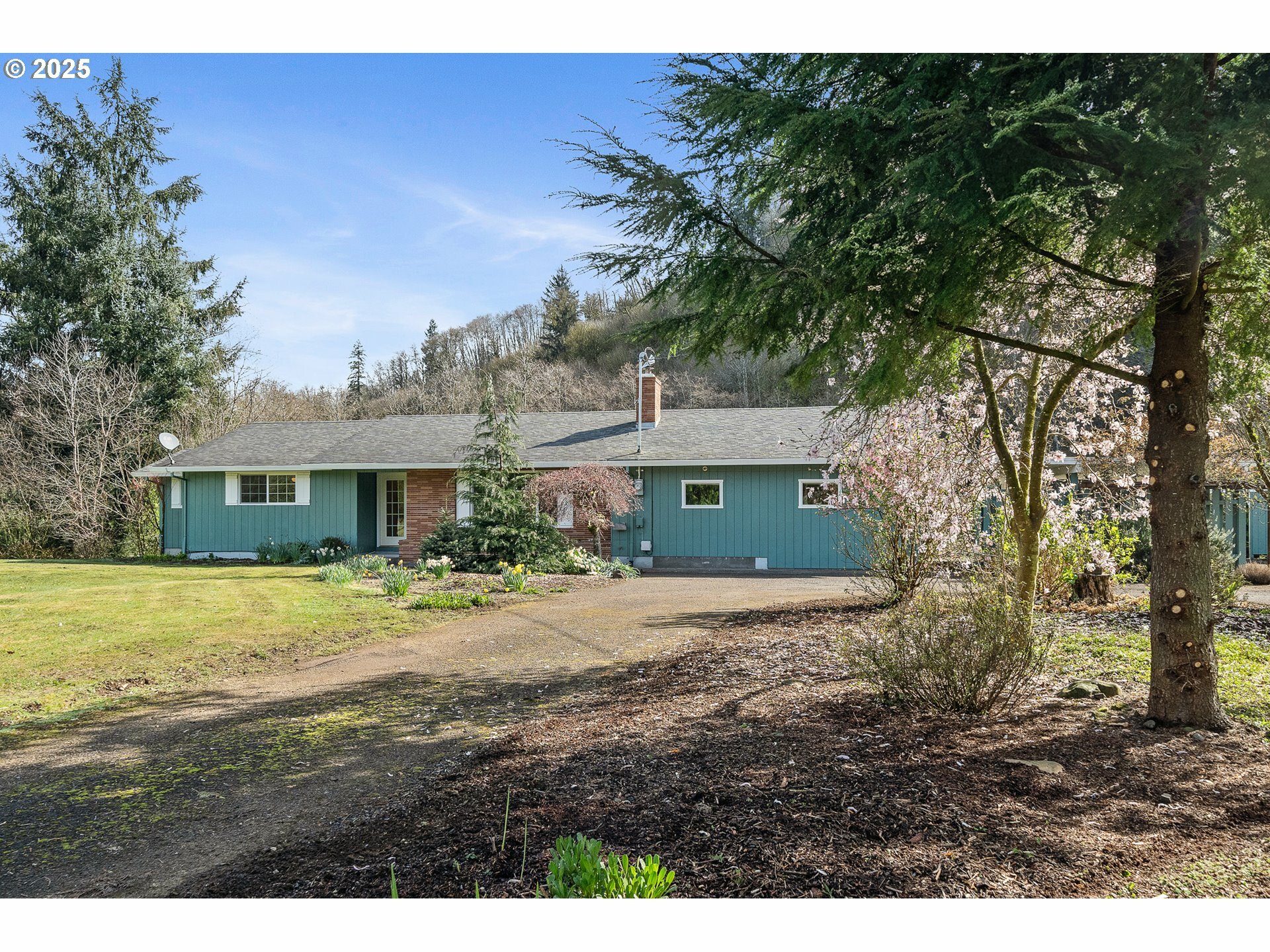 Property Photo:  24820 River Bend Rd  OR 97108 