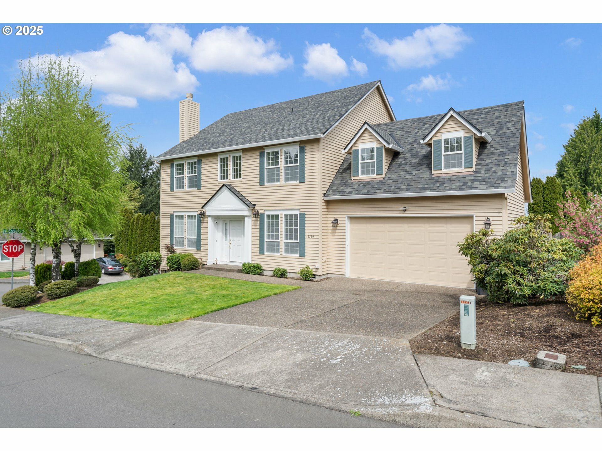 Property Photo: 13719 SW Westridge Ter OR 97223