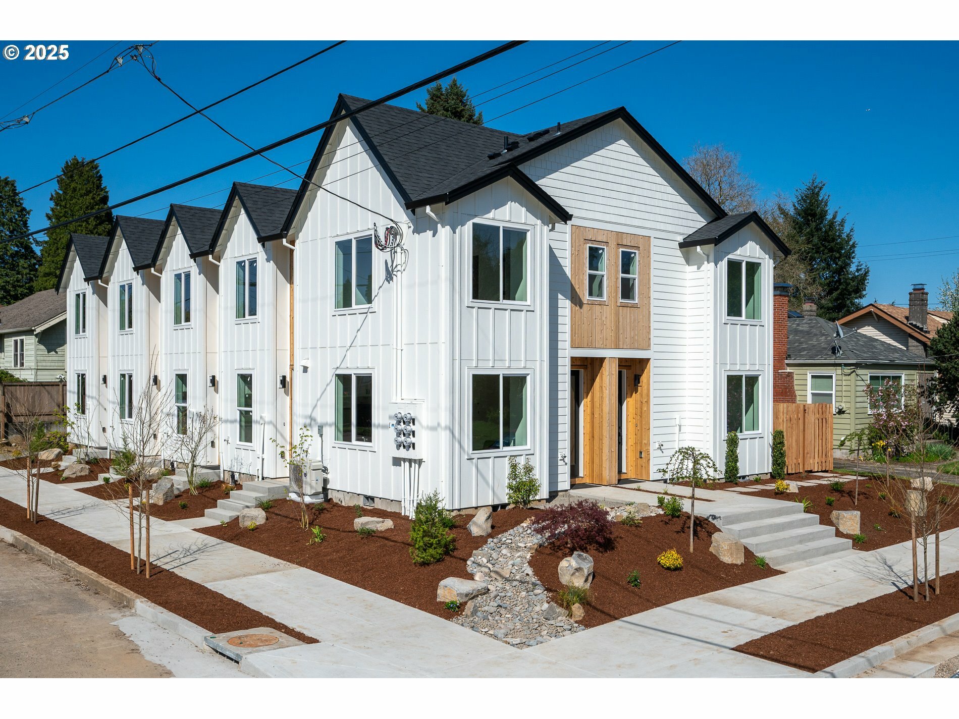 Property Photo: 5809 NE Everett St OR 97213