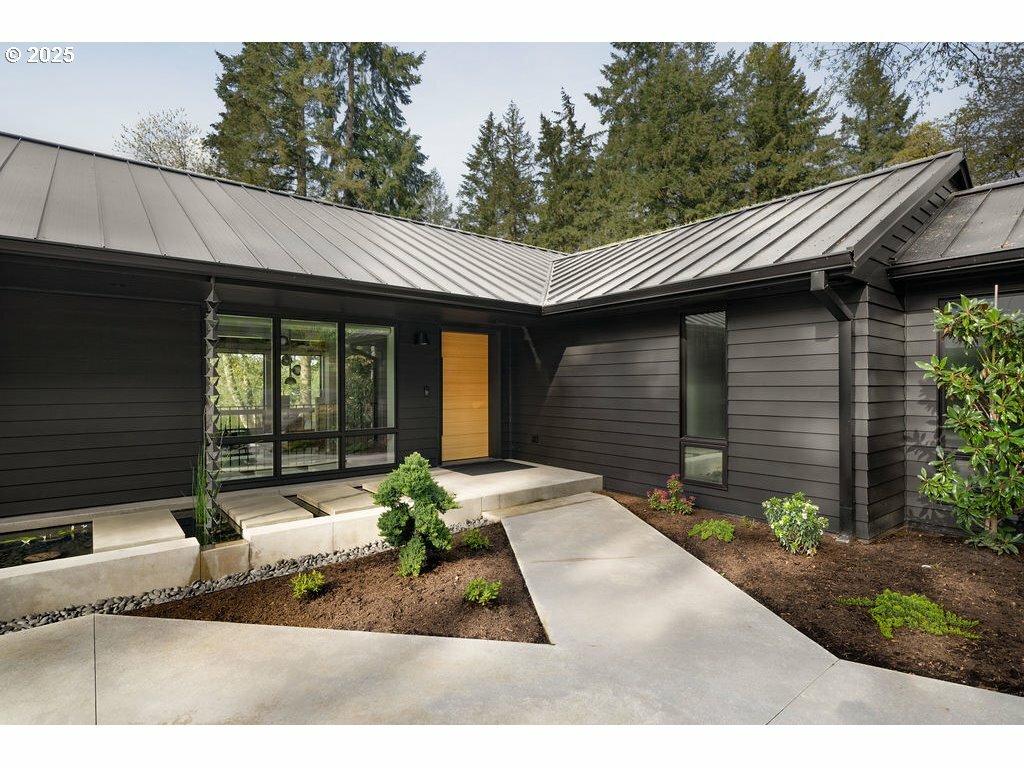 Property Photo: 2627 Park Rd OR 97034