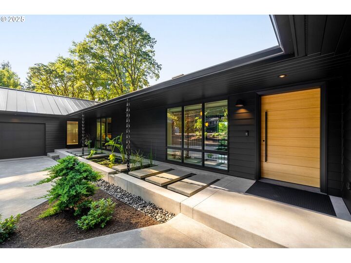 Property Photo:  2627 Park Rd  OR 97034 