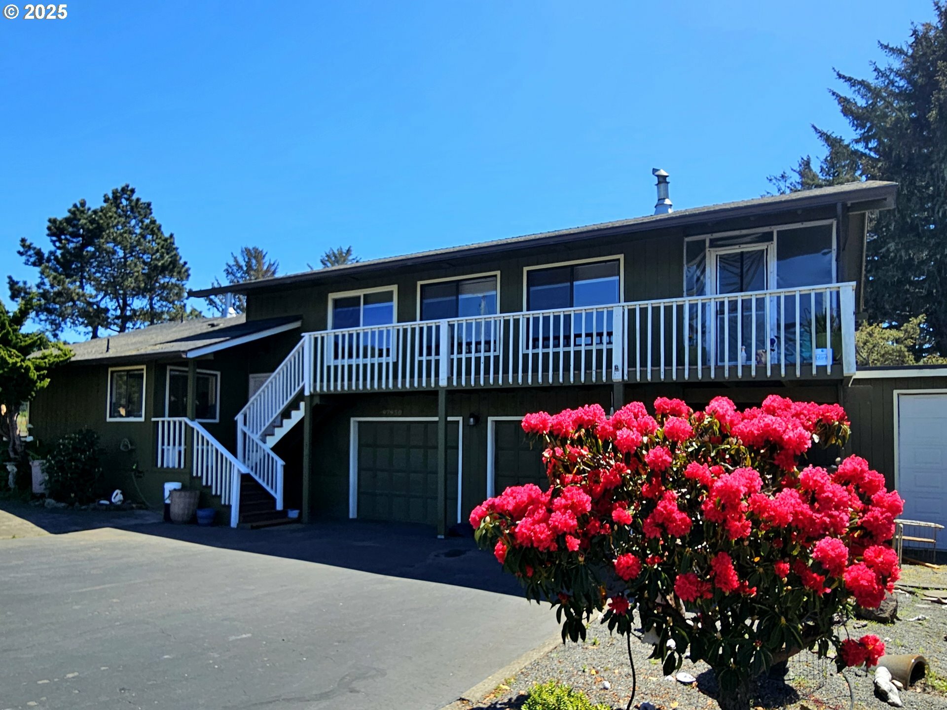 Property Photo: 97950 Holly Ln OR 97415