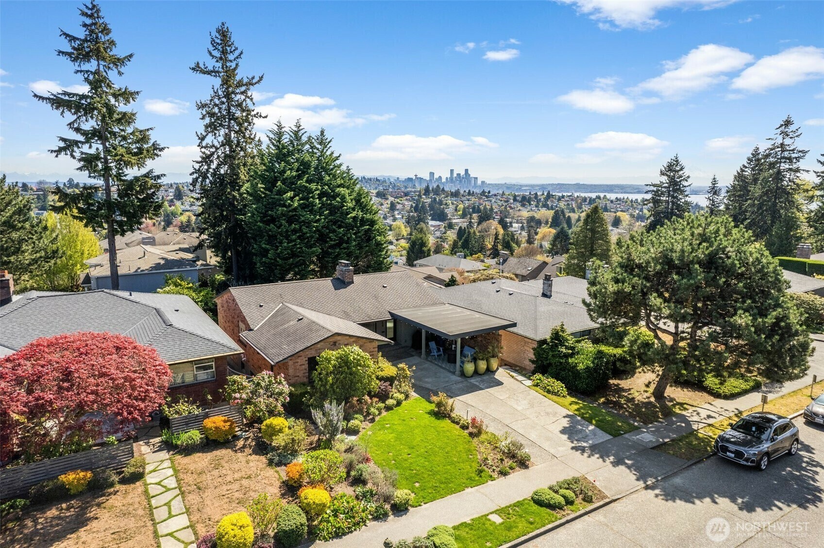 Property Photo: 2854 39th Avenue W WA 98199