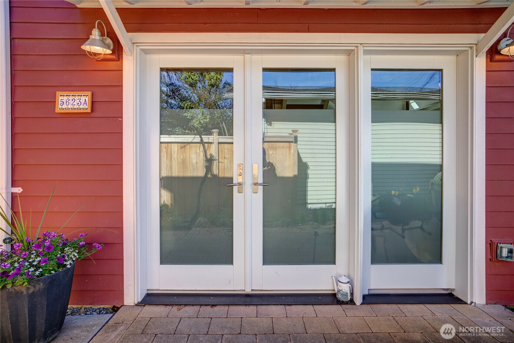 Property Photo: 5623 Kirkwood Place N 1 WA 98103