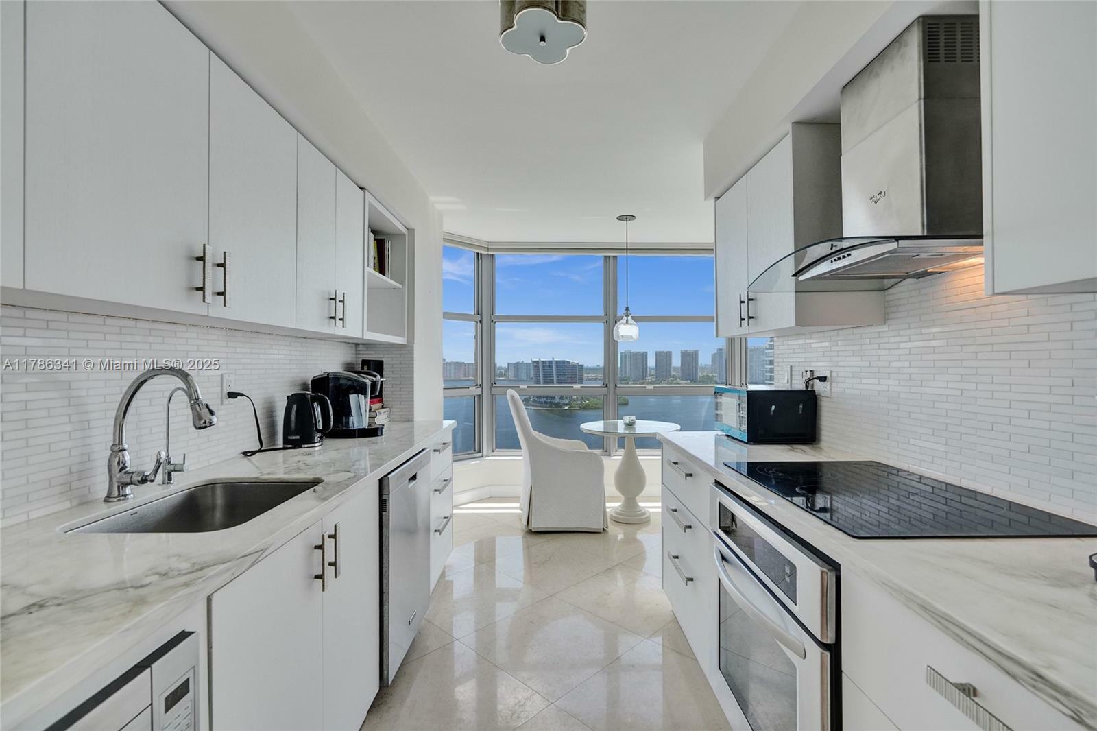 Property Photo:  3500 Mystic Pointe Dr 2101  FL 33180 