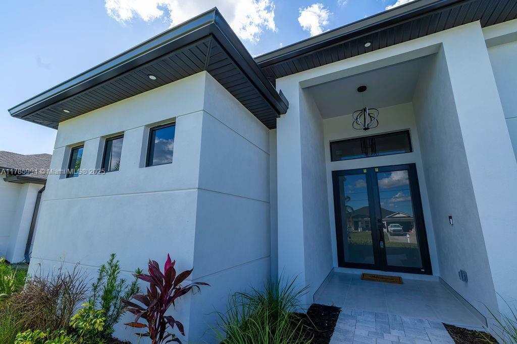 Property Photo: 1416 NW 33 Ave FL 33993