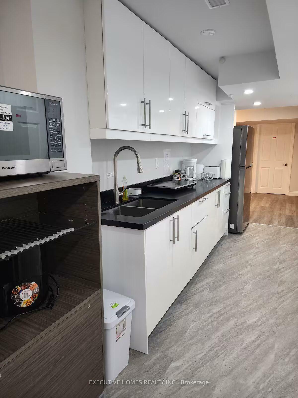 Property Photo: 977 Asleton Boulevard ON L9T 7K3