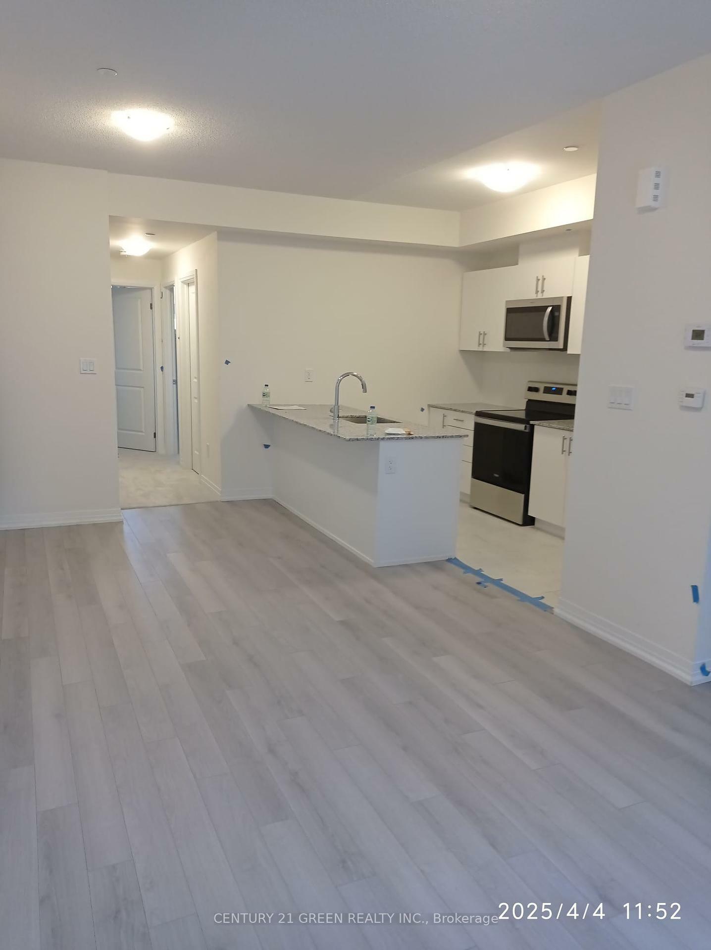 Photo de la propriété: 145 Tapscott Road 13 ON M1B 0E8