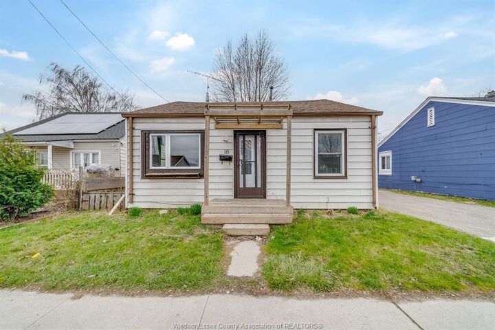 16 McNaughton Avenue  Wallaceburg ON N8A 1R8 photo