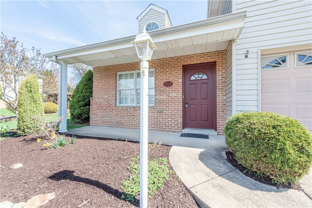 Property Photo: 5525 Worthington Ct PA 15017