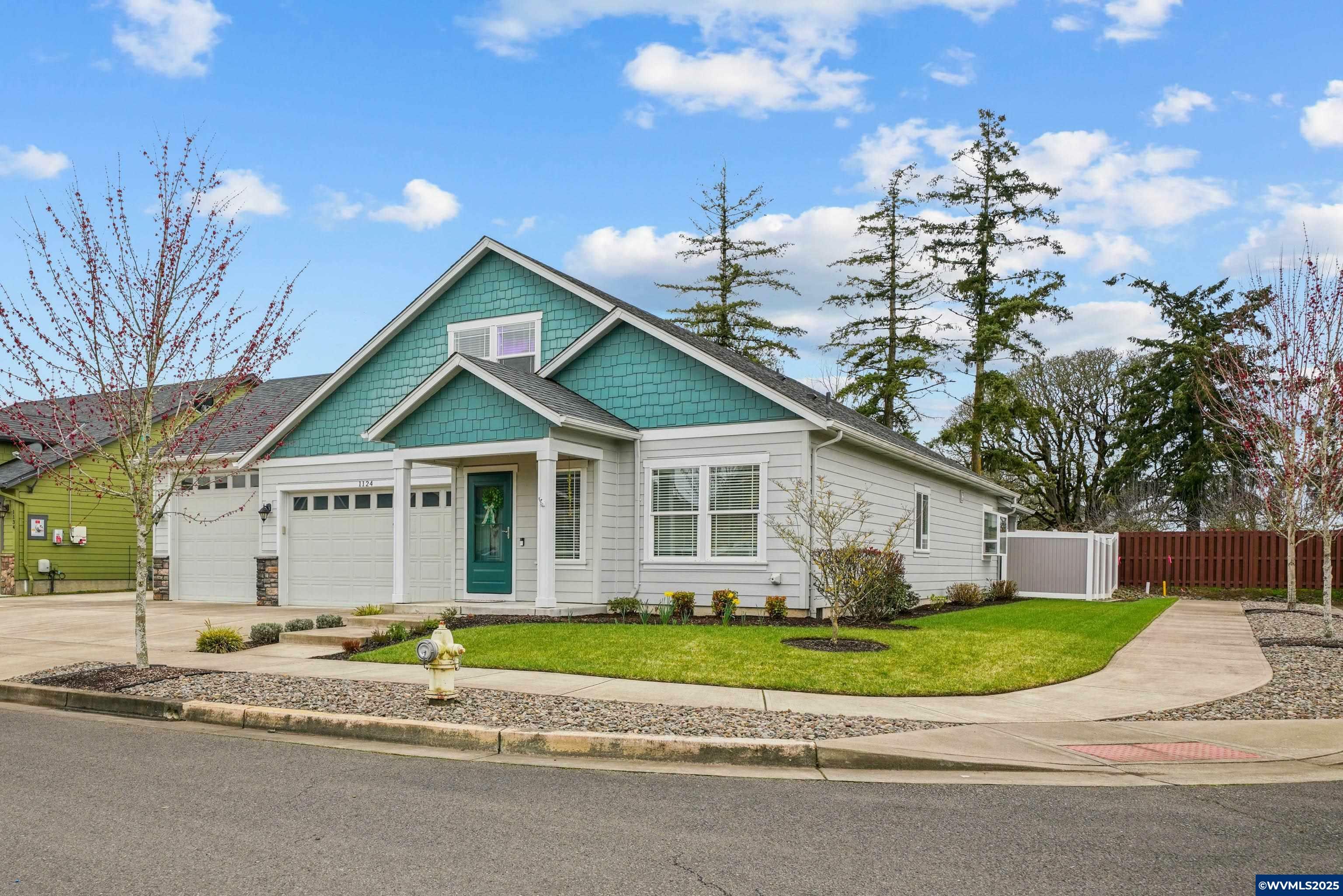 Property Photo: 1124 S 9th St OR 97351