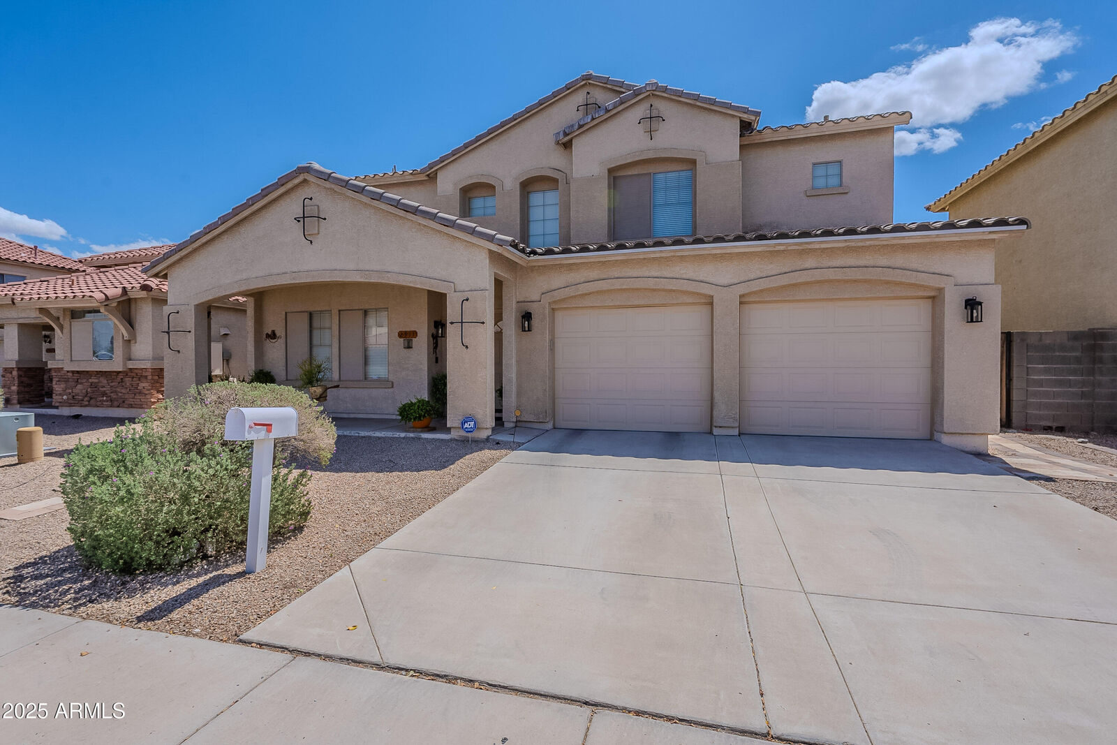 Property Photo:  2911 W Keim Drive  AZ 85017 