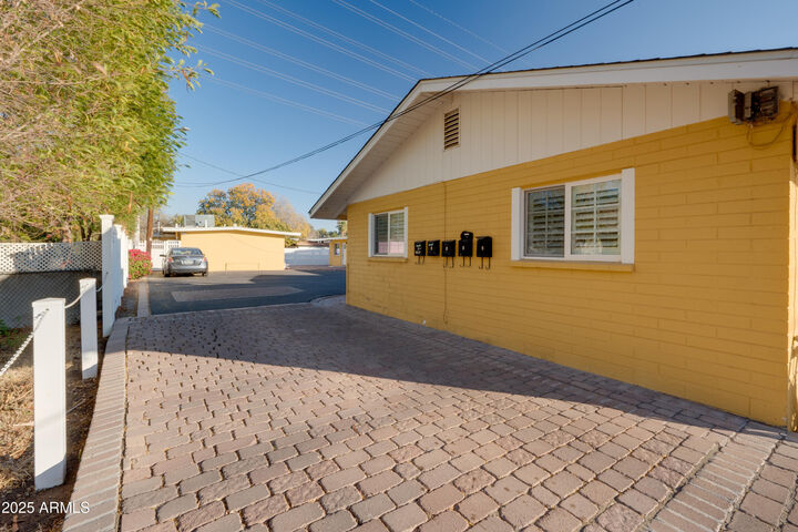 Property Photo:  1219 S Farmer Avenue  AZ 85281 