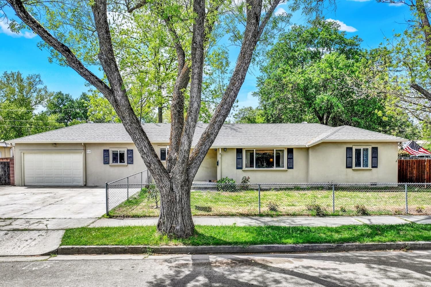 Property Photo: 33 Sutter Street CA 95695