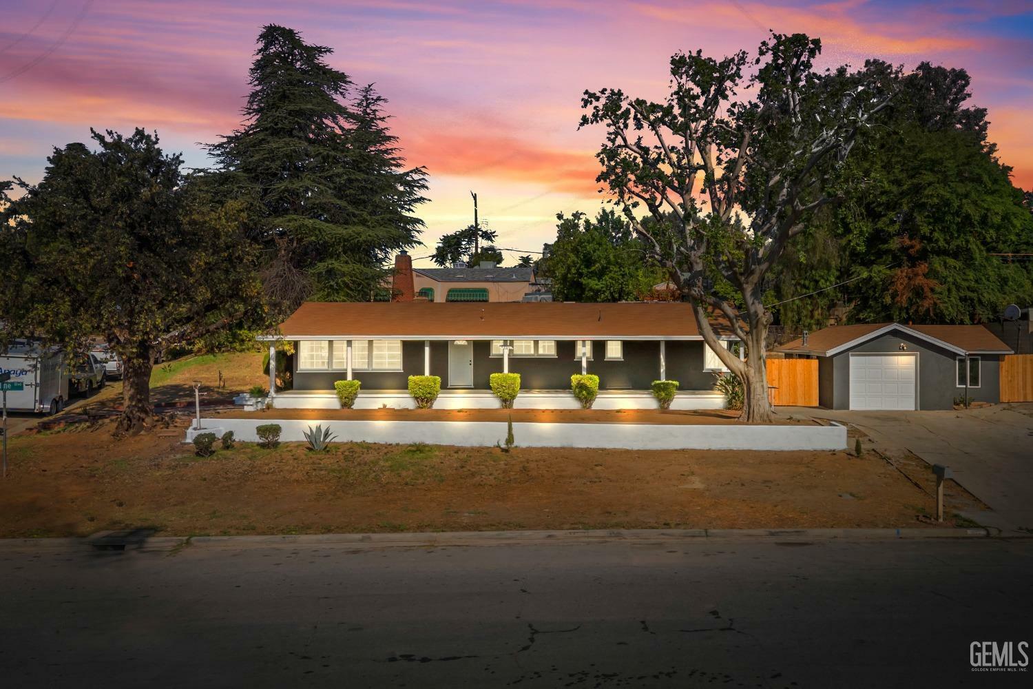 2800 Skyline Boulevard  Bakersfield CA 93305 photo