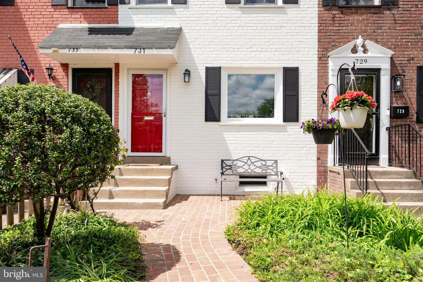 Property Photo: 731 S Alfred Street S VA 22314