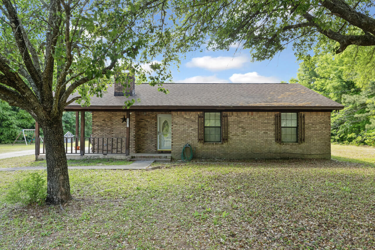 Property Photo: 7151 Wallace Drive FL 32571