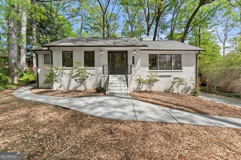 Property Photo: 3915 Ivy Road NE GA 30342