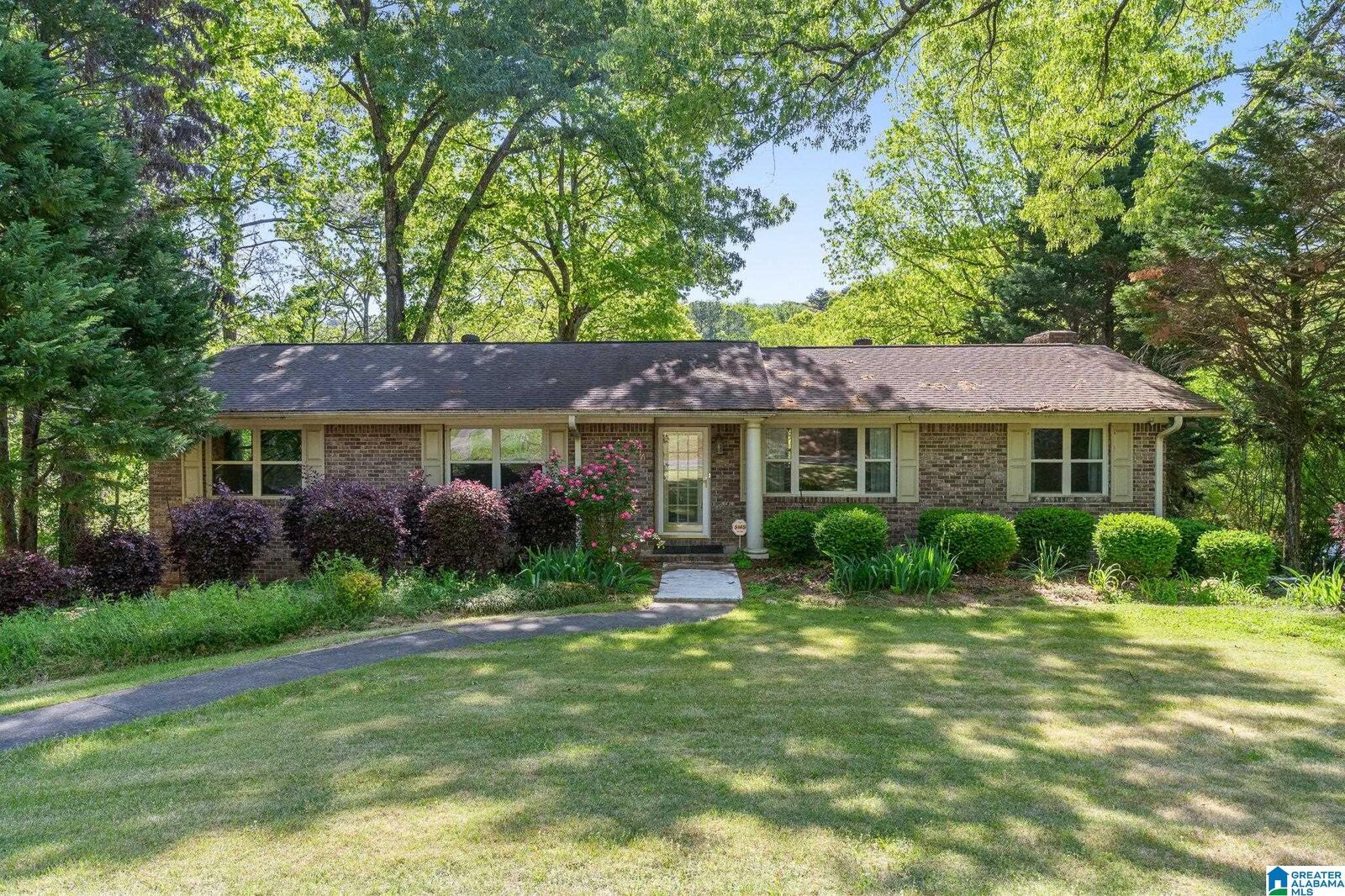 Property Photo:  2216 Lakeside Drive  AL 35111 