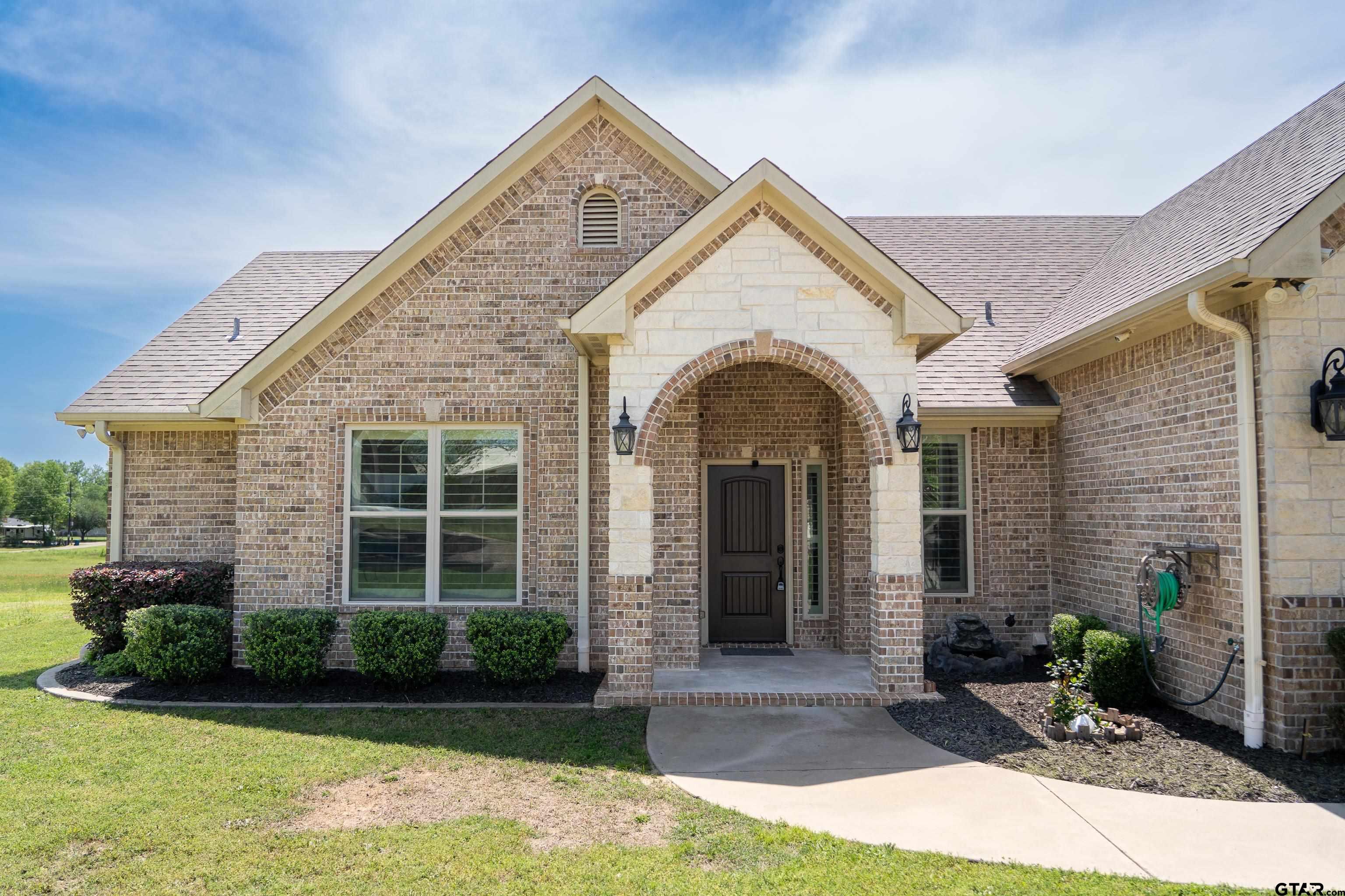 Property Photo: 310 Rosewood St TX 75455