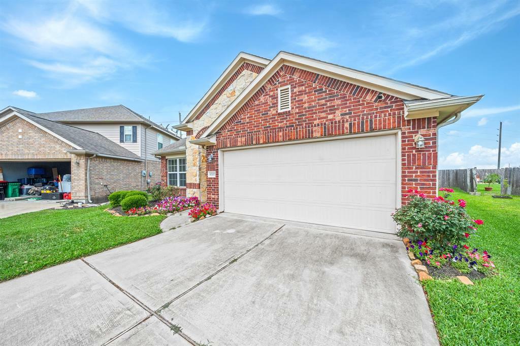 Property Photo: 10207 Hidden Creek Falls Lane TX 77423