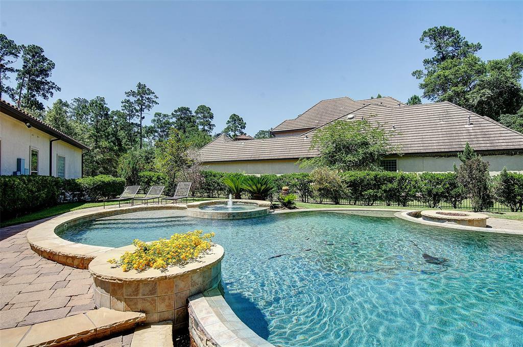 Property Photo: 31 Cartouche TX 77382