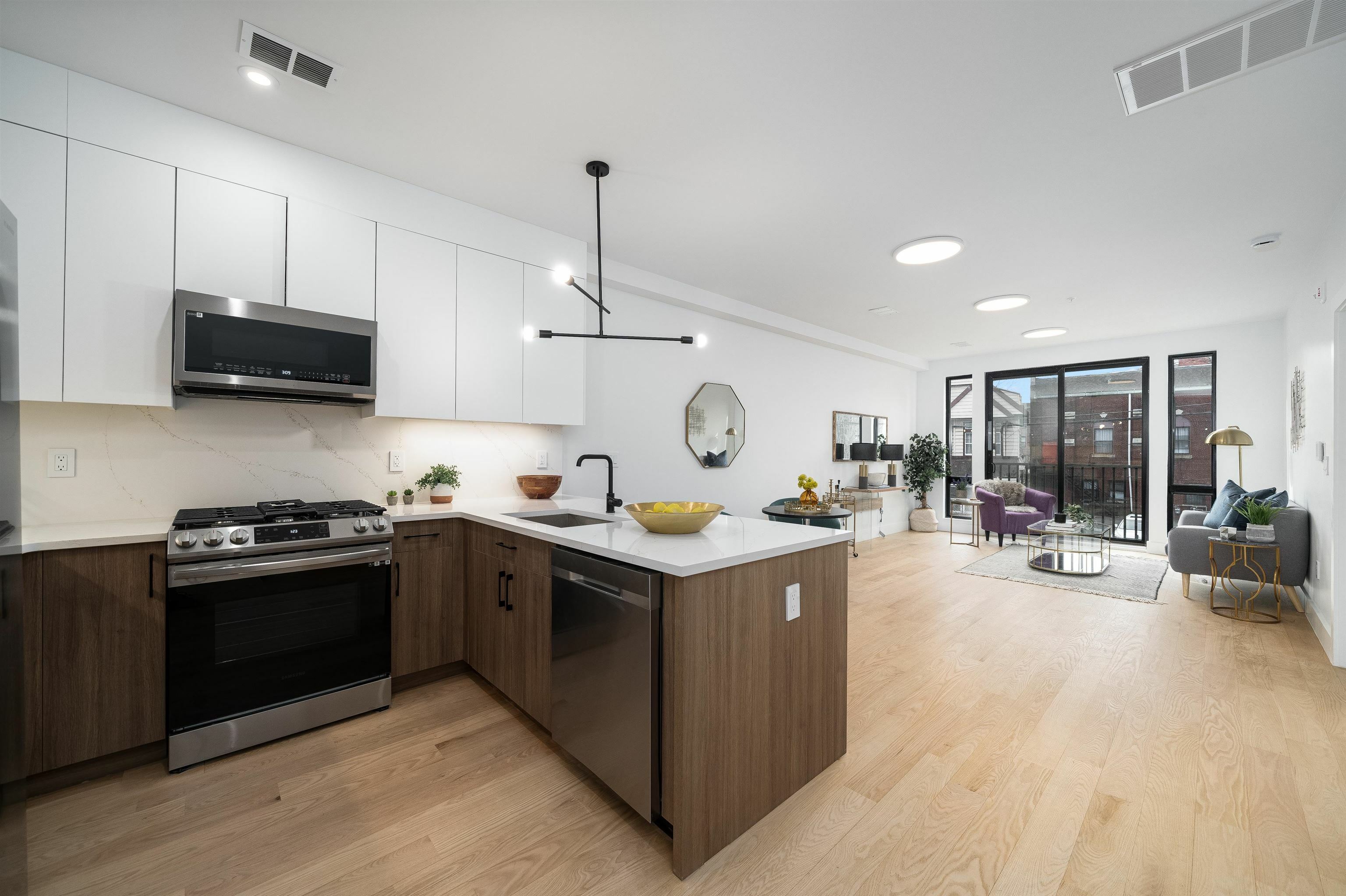 Property Photo:  10 Brinkerhoff St 201  NJ 07304 
