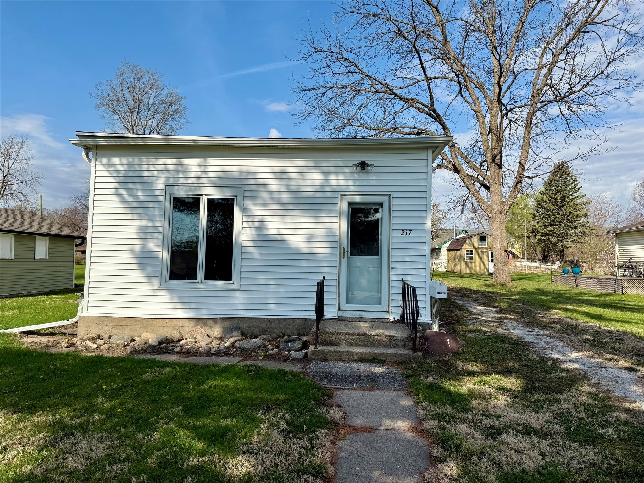 Property Photo:  217 Pennsylvania Avenue  IA 50248 