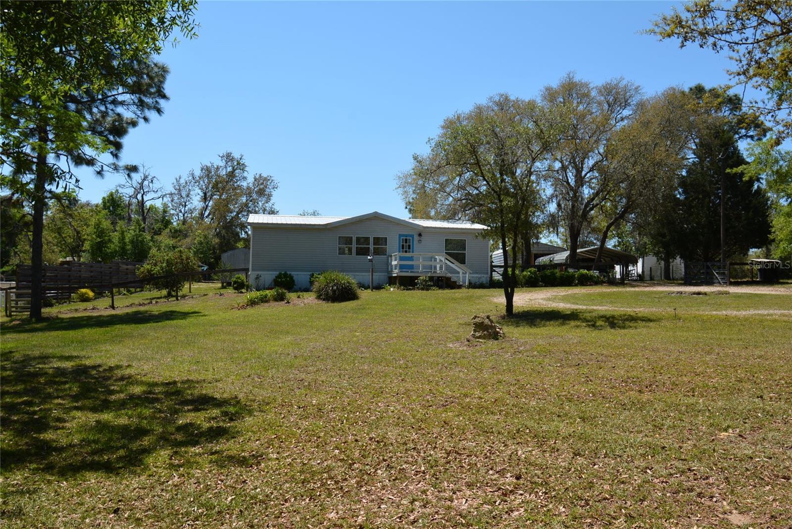 Property Photo: 10710 NE 114th Street FL 32618