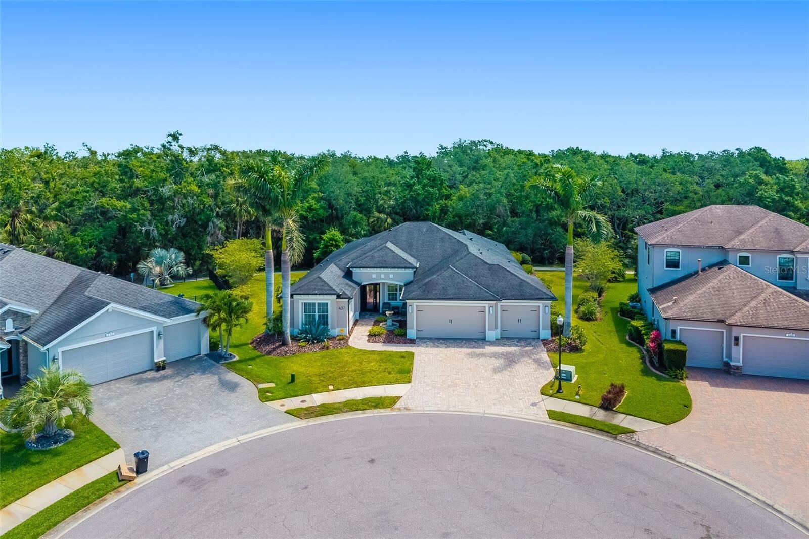 Property Photo: 437 Chantilly Trail FL 34212