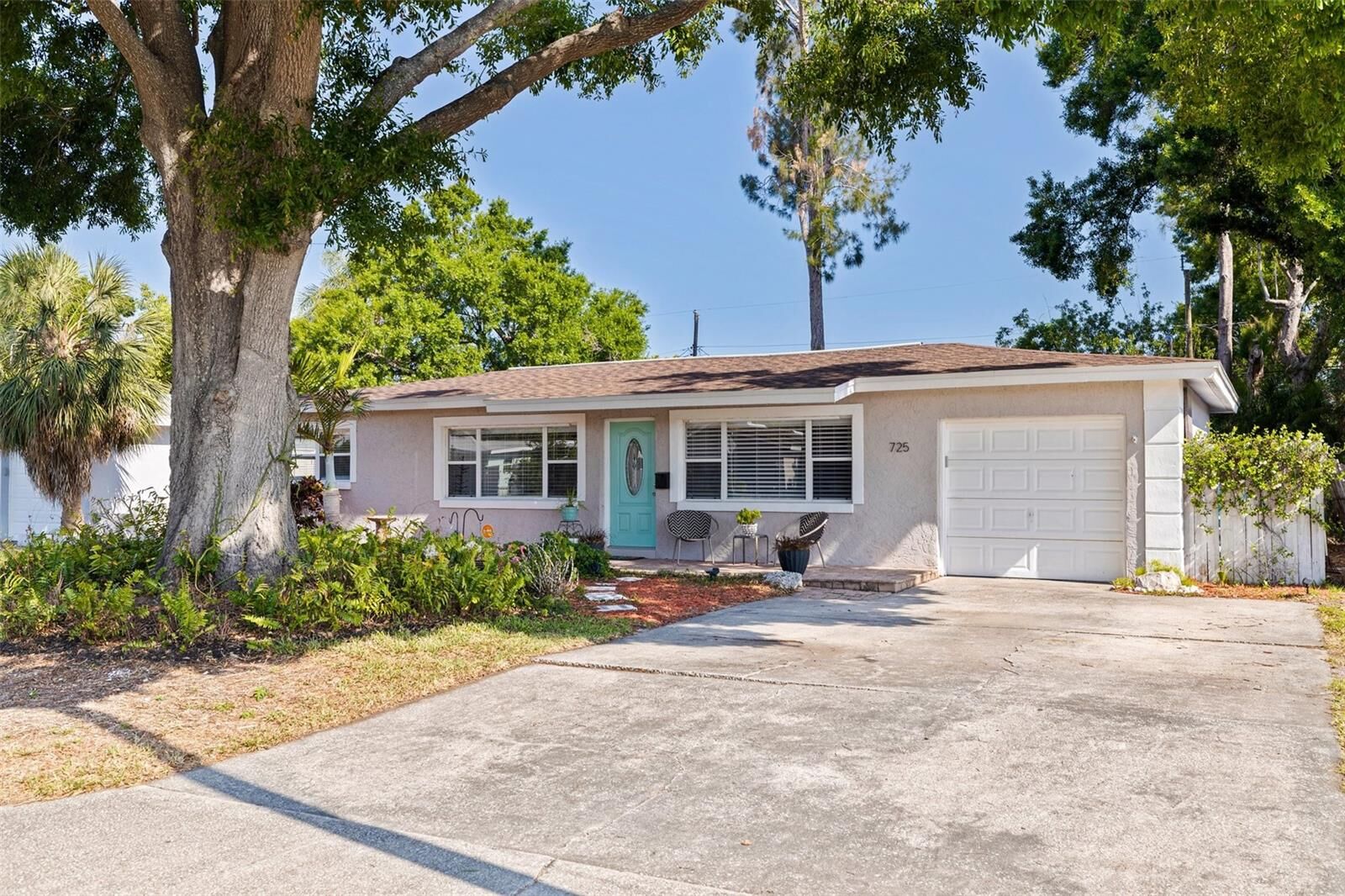 Property Photo: 725 85th Avenue N FL 33702