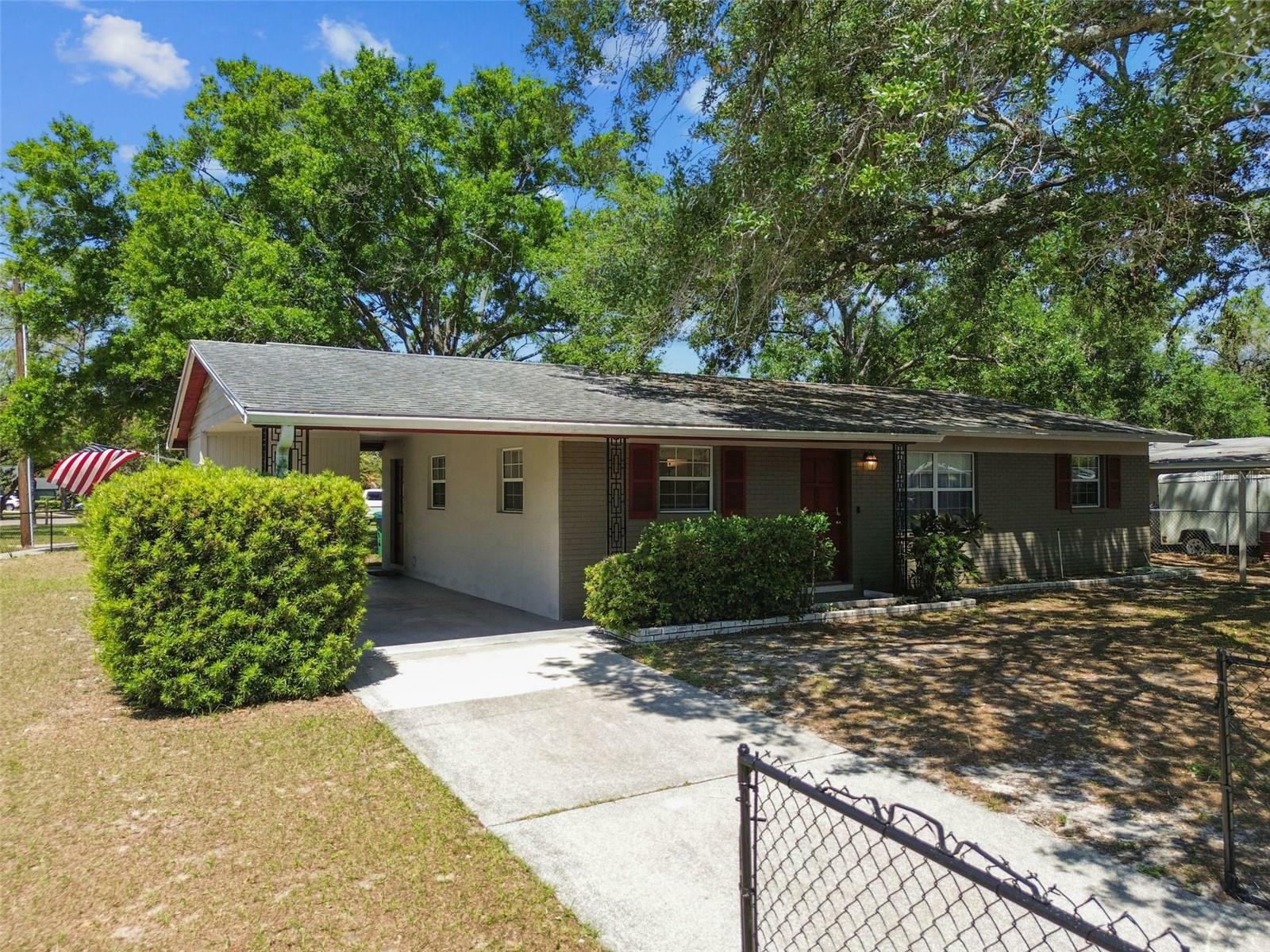 Property Photo: 9402 N Newport Avenue FL 33612
