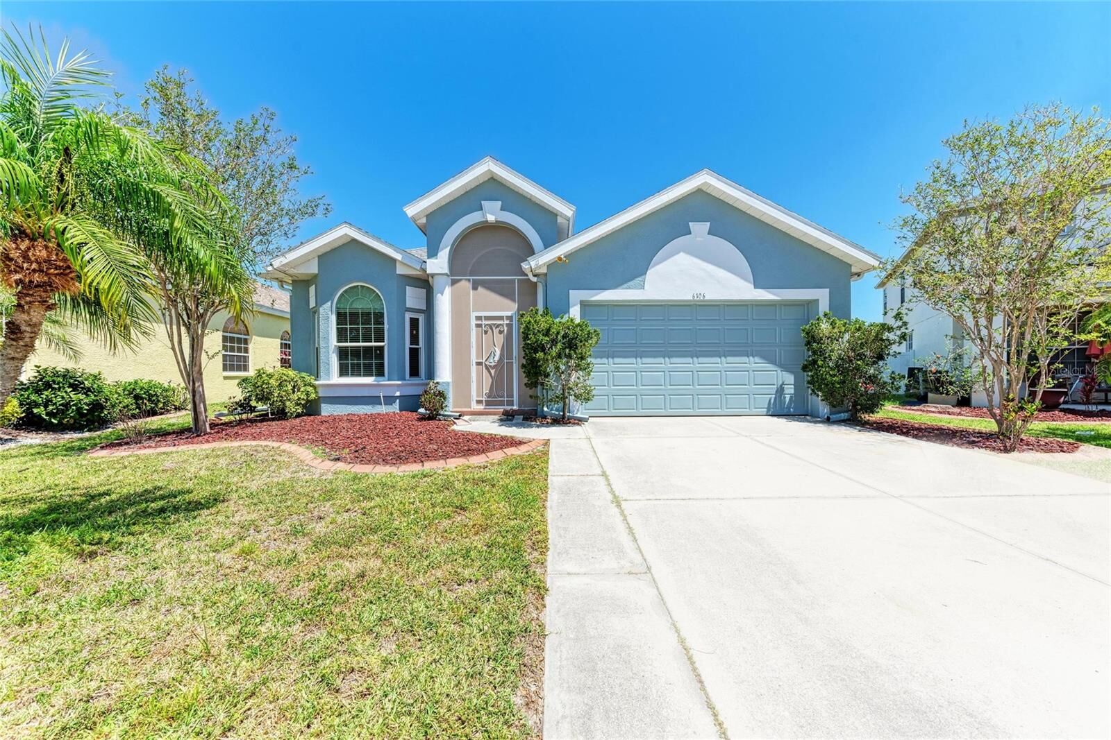 Property Photo: 6106 New Paris Way FL 34222